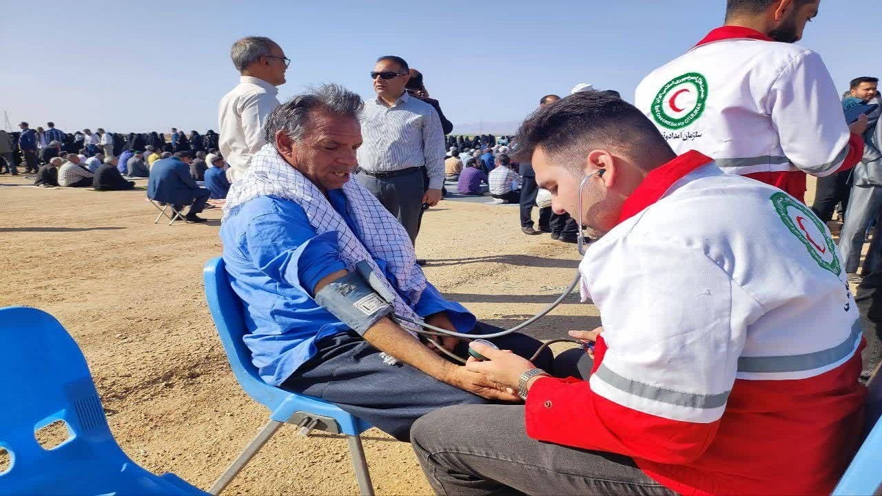 ارائه خدمات امدادی به ۵۰۰ نفر در نماز عید فطر