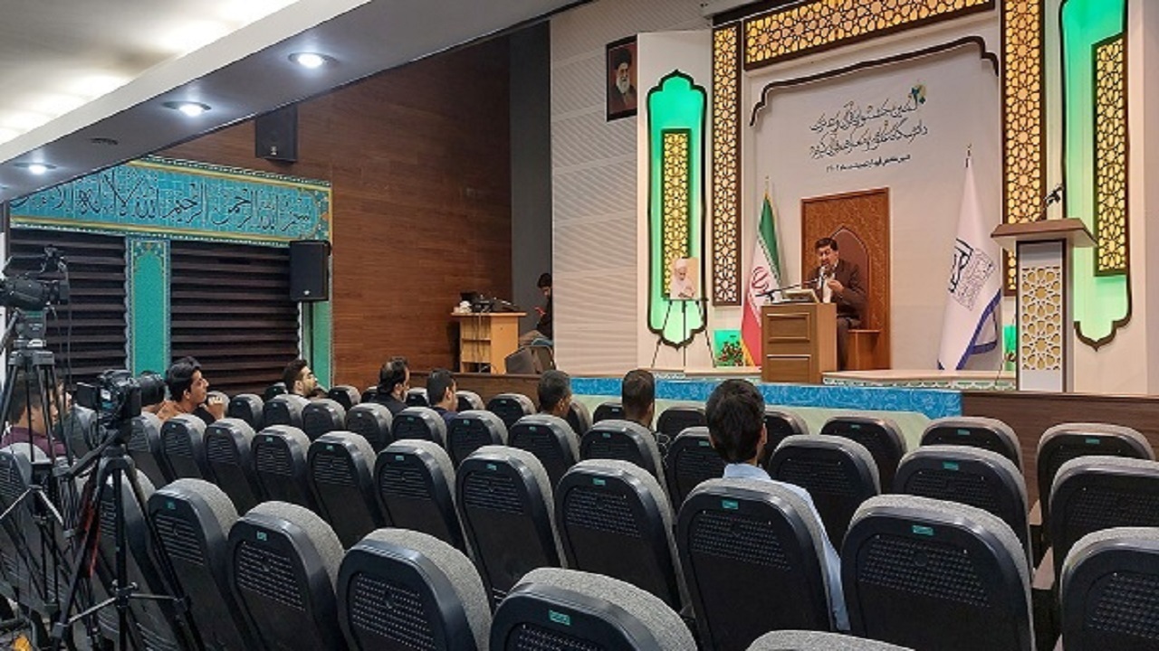رقابت علمی دانشجویان دانشگاه‌های قرآن و معارف کشور در قم