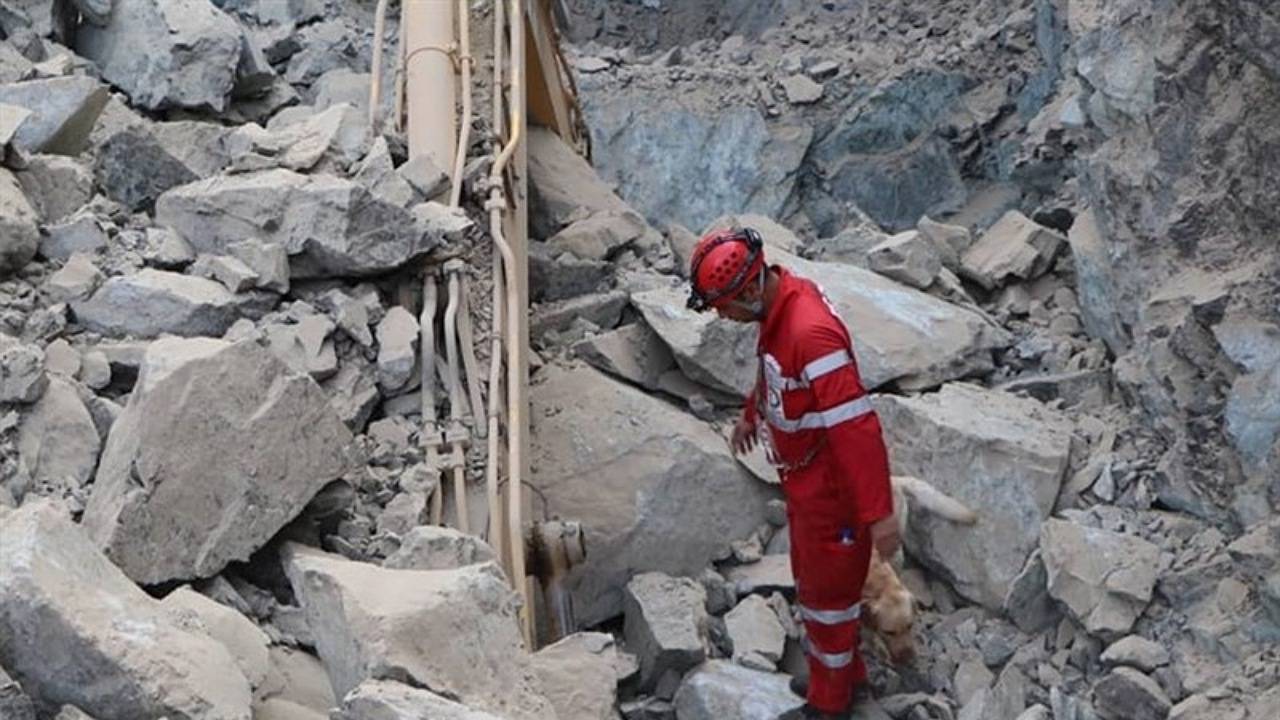 تلاش‌های امدادی برای نجات معدنچی محبوس در منطقه آبدشت اُرزوییه