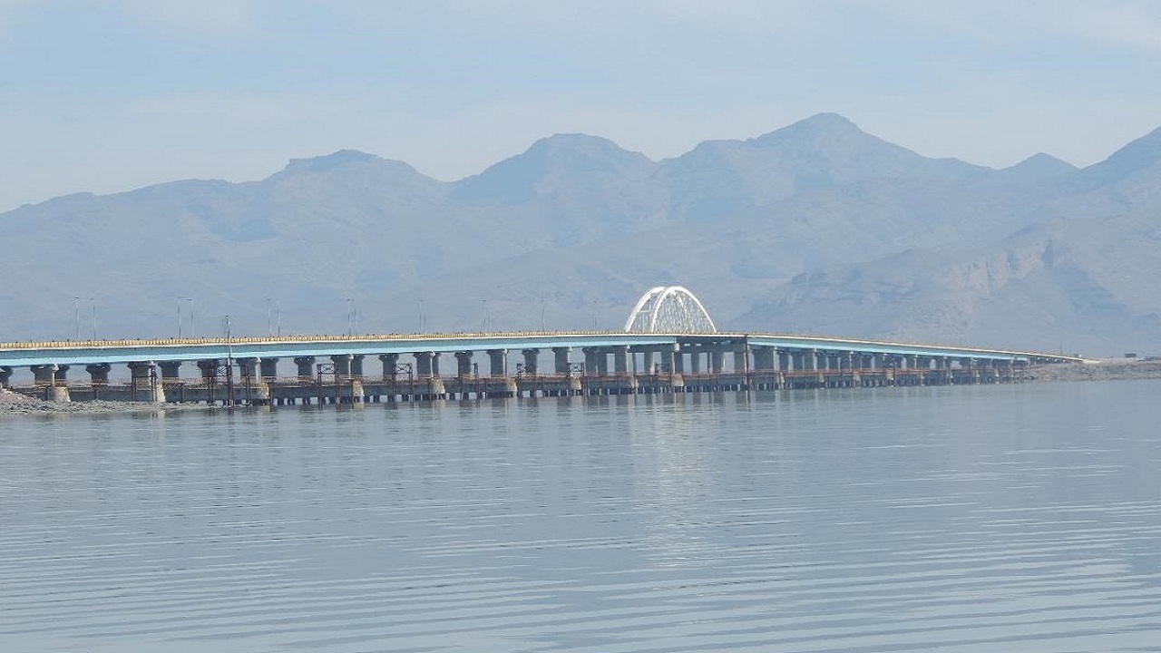 پل میانگذر دریاچه ارومیه سیستمی می‌شود