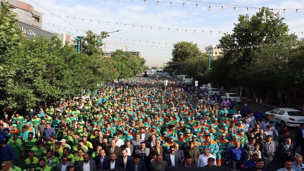 چهار هزار نفر از پاکبانان مشهدی از امام مهربانی‌ها "اذن خدمت" گرفتند