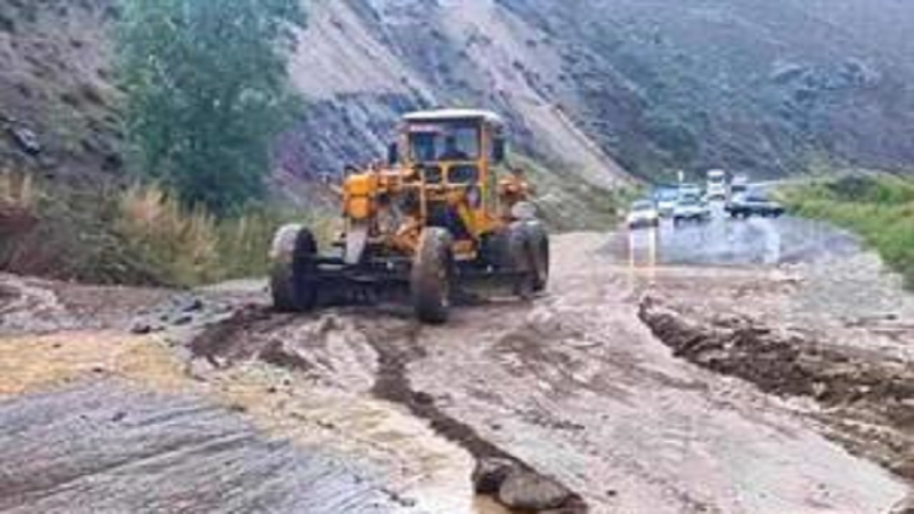 سیل به شهرستان‌های مختلف استان اردبیل خسارت زد/ تلاش عوامل راهداری و هلال احمر در مناطق آسیب‌دیده از سیل