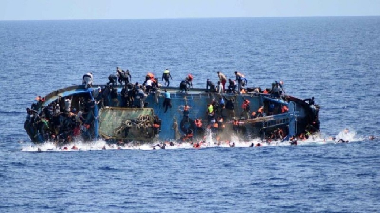 جان باختن ۵۵ مهاجر غیرقانونی در پی غرق شدن قایق 