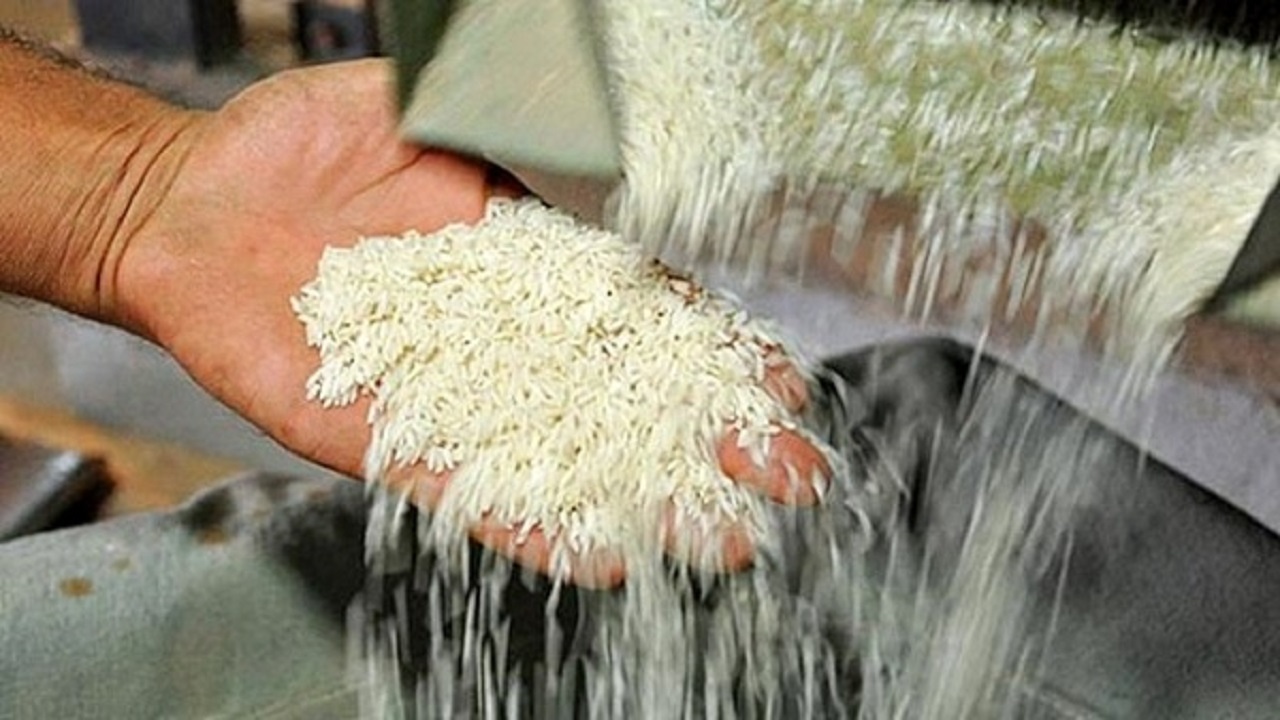 کشف هزار و ۲۰۰ کیلو برنج تقلبی در اسدآباد