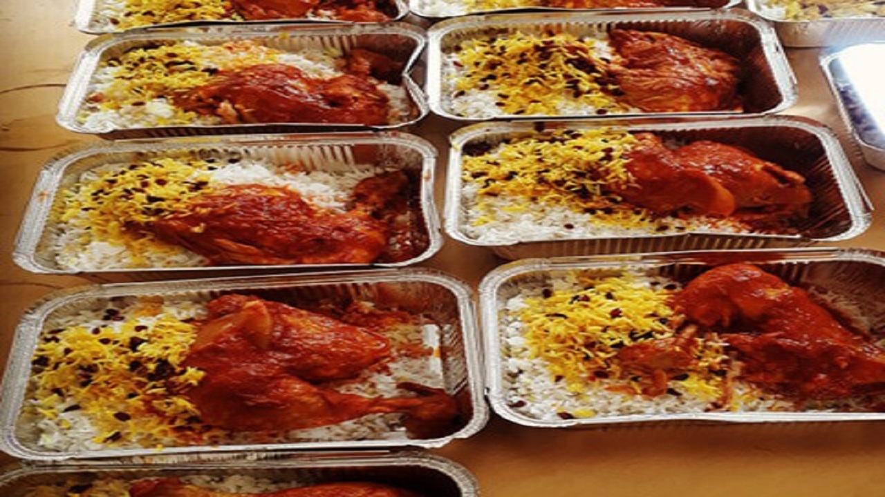 اطعام شهروندان سمنانی با غذای متبرک رضوی