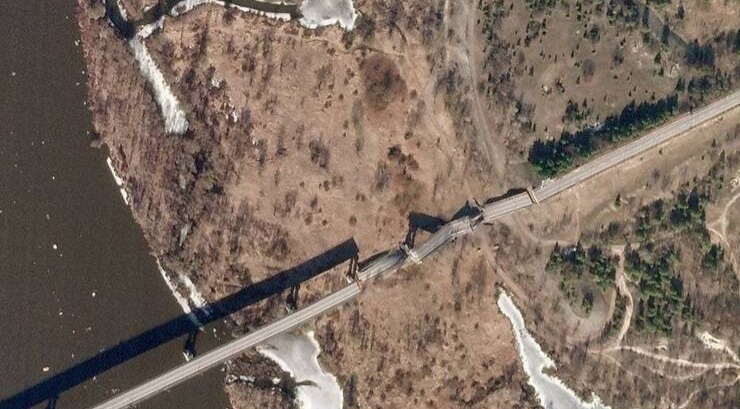 حمله دقیق روسیه به محل عبور ارتش اوکراین از روی یک پل + فیلم