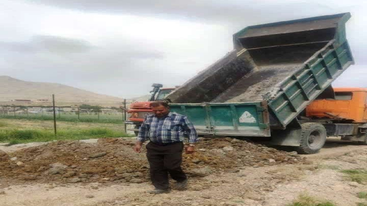 انجام عملیات بازسازی و مرمت جاده بین مزارع روستای کران شهرستان فارسان
