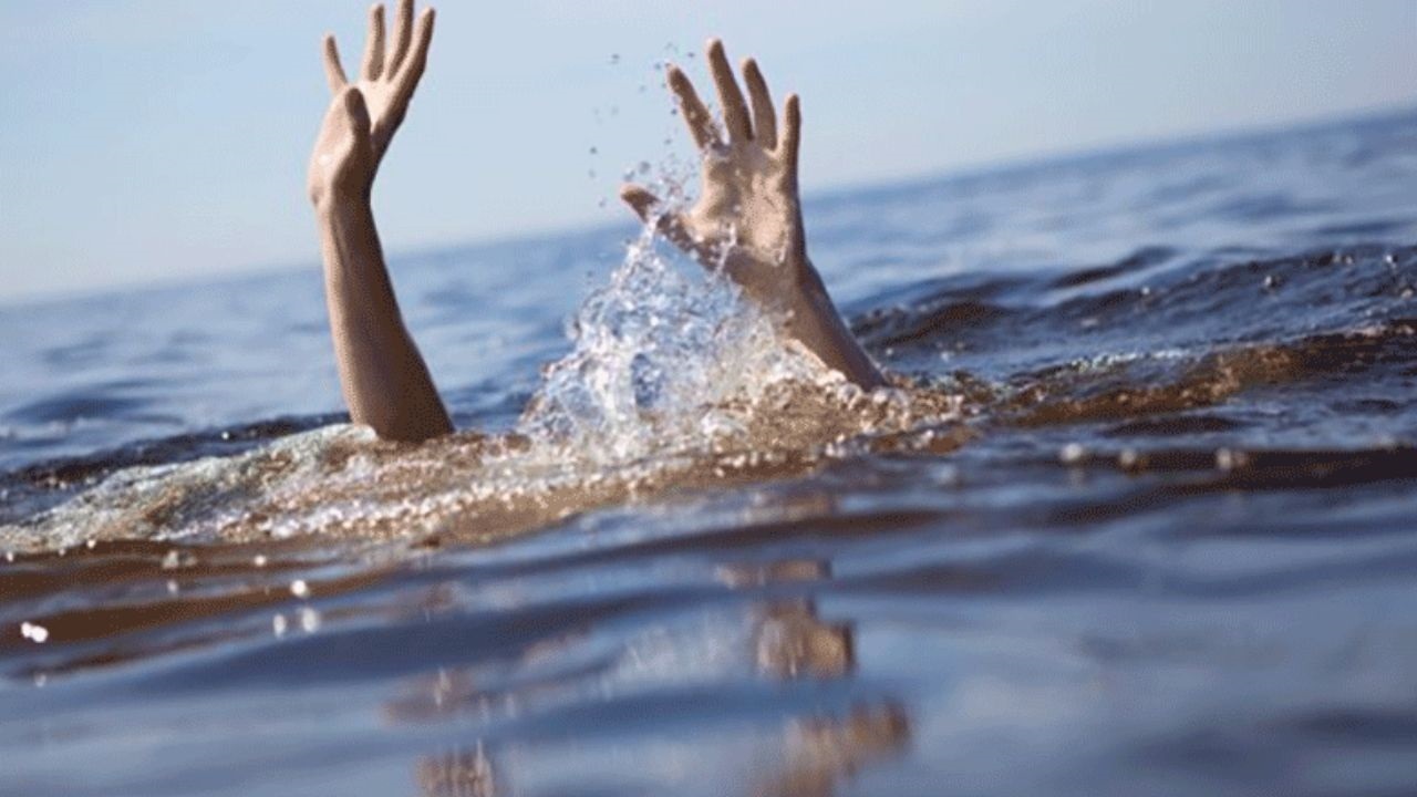 نجات آقای ۳۲ ساله غرق شده در چشمه آب گرد