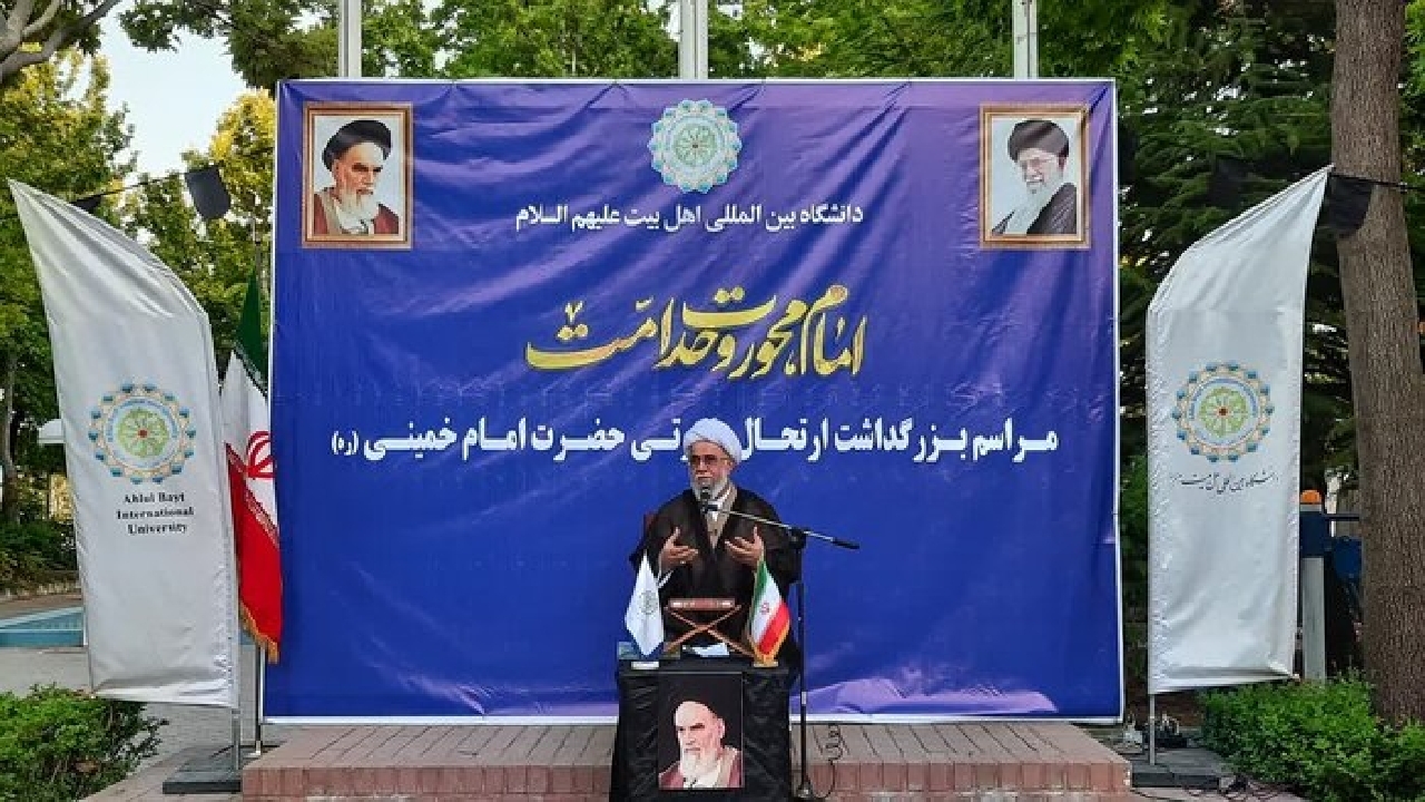 انقلاب اسلامی بزرگترین انقلاب جهان است