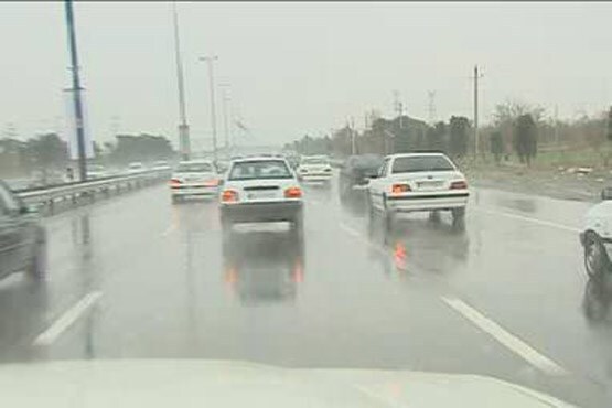 بارش باران و لغزندگی جاده‌های البرز