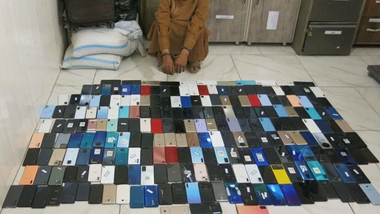 کشف ۵۲۵ دستگاه تلفن همراه در مرز دوغارون تایباد