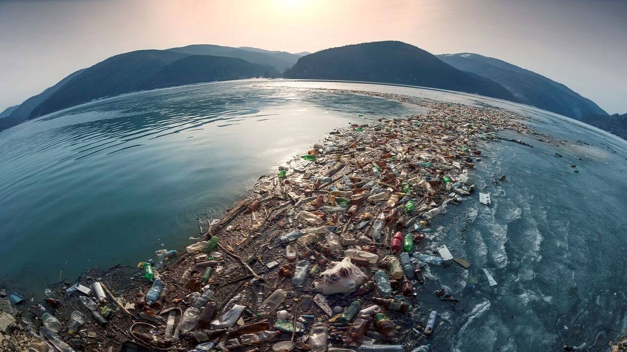 چرا آلودگی پلاستیکی از خطرناکترین آلاینده‌های جهان است؟