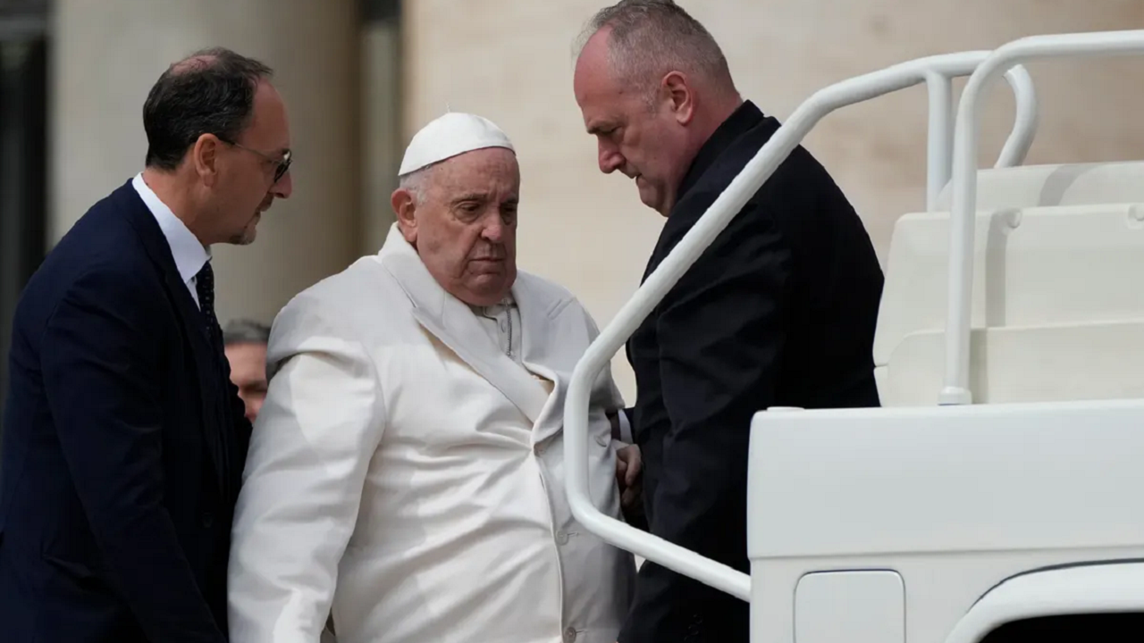 پاپ فرانسیس در بیمارستان بستری شد