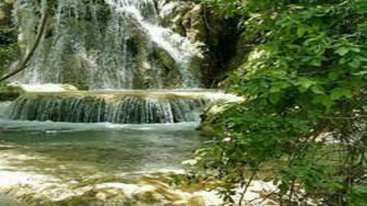 آبشار نای‌انگیز استان لرستان درمیان بهشت زیبای طبیعت +فیلم