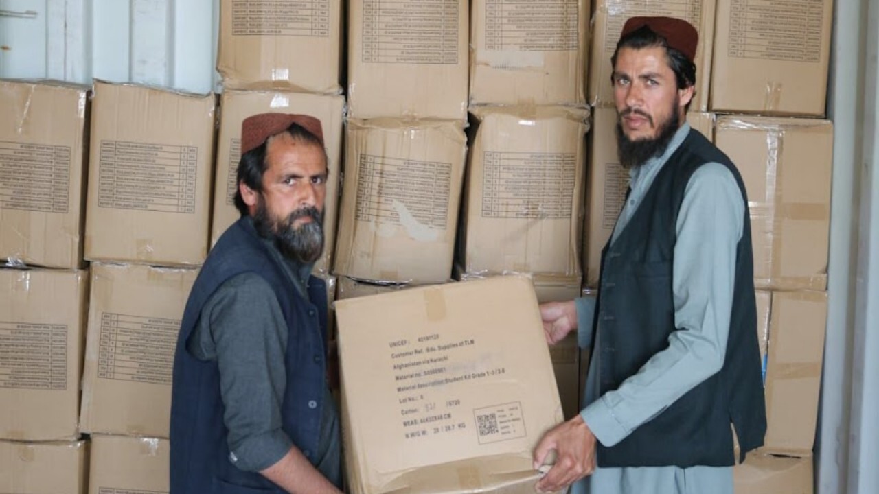 کمک یونیسف به دانش آموزان افغانستانی در لوگر