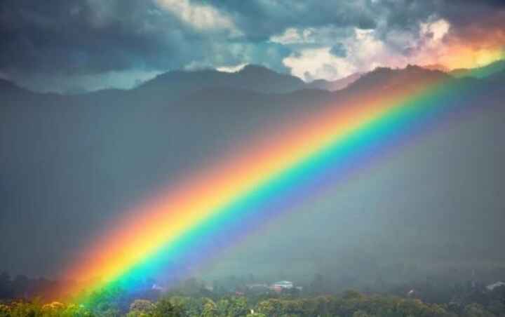 نمایان شدن رنگین کمان در آسمان سنندج + تصویر