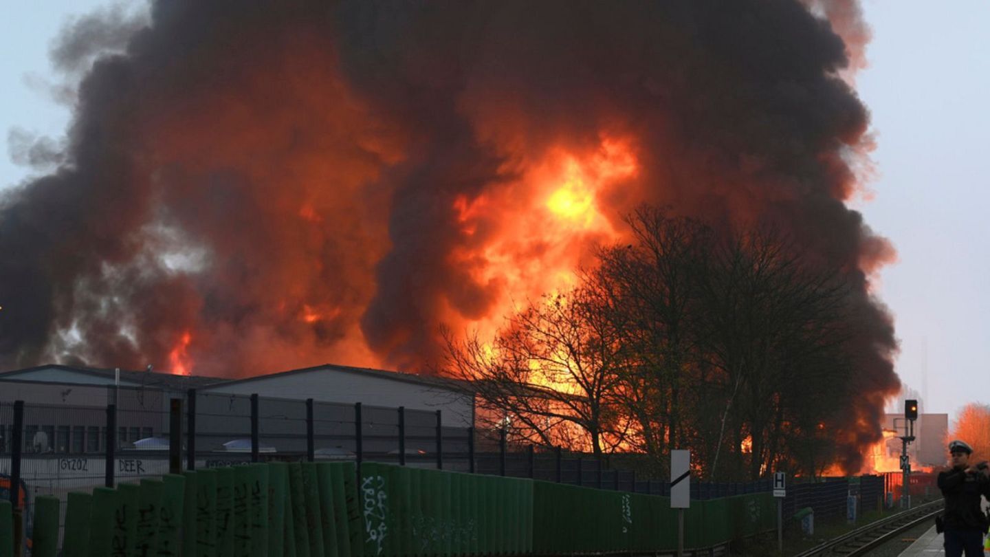 فیلمی از انفجار مهیب در هامبورگ