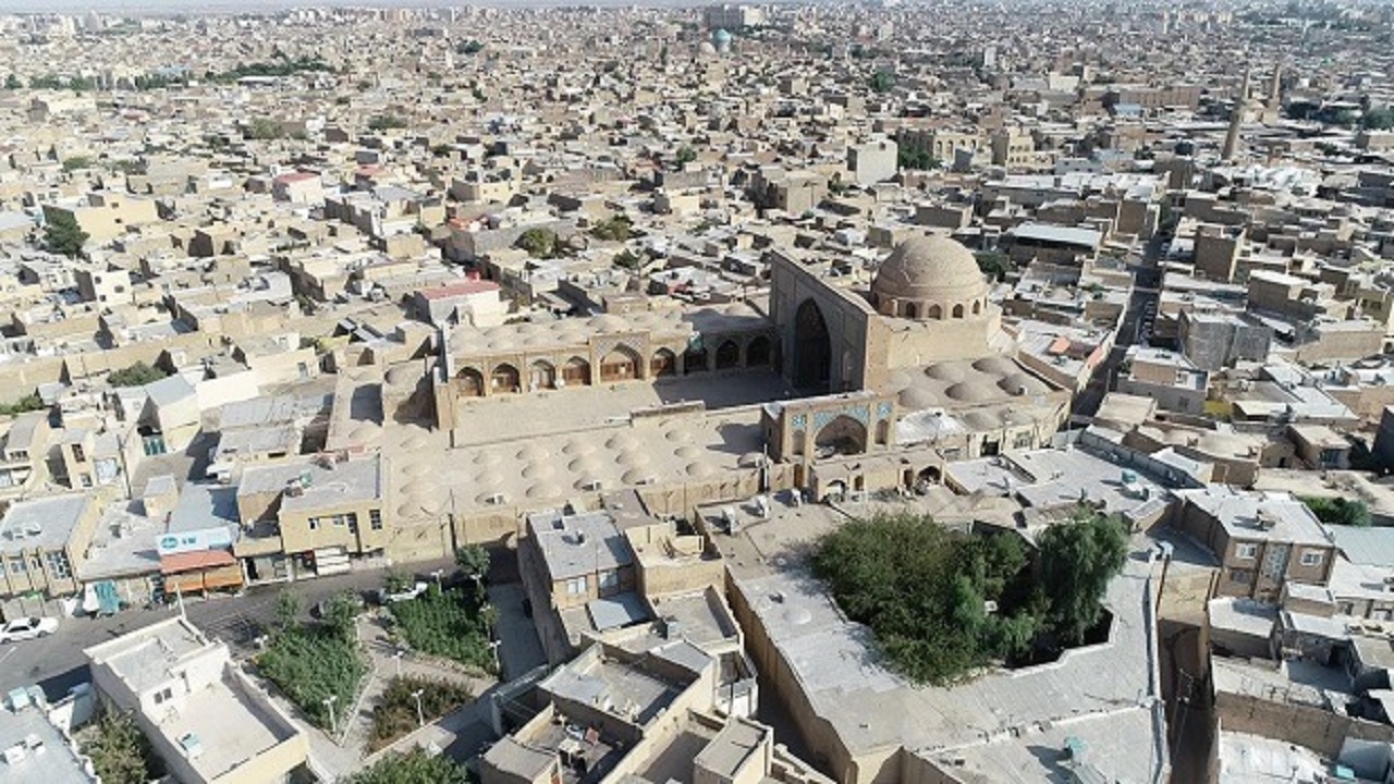 عملیات اجرایی پروژه بهسازی محور مسجد جامع قم آغاز شد