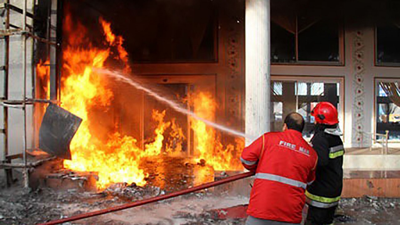 آتش سوزی یک ساختمان نیمه کاره در اشرفی اصفهانی
