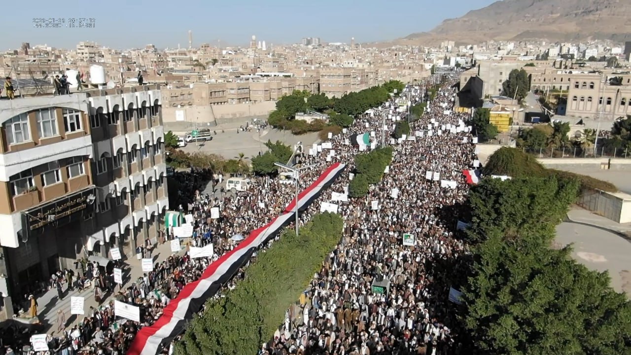 برگزاری راهپیمایی «فریاد مقابل مستکبران» در یمن+ فیلم