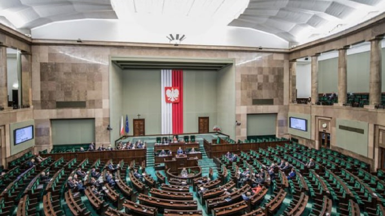 رأی‌گیری درباره لایحه مقابله با نفوذ روسیه در لهستان