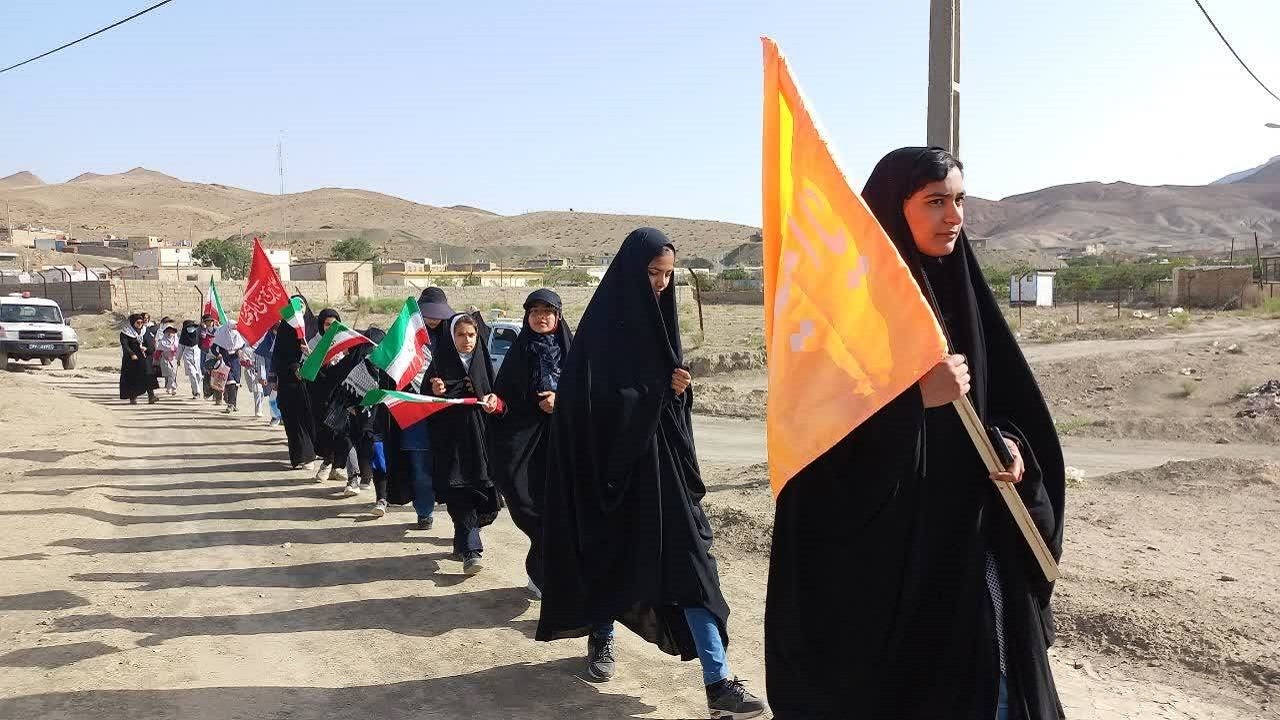 همایش راهپیمایی و کوهپیمایی دختر ایران در روستای درازاب + فیلم و تصاویر