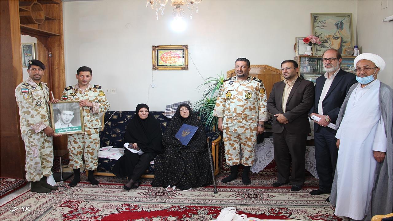 از ۳۰۰ خانواده شهید و ایثارگر شهر شیراز تجلیل شد