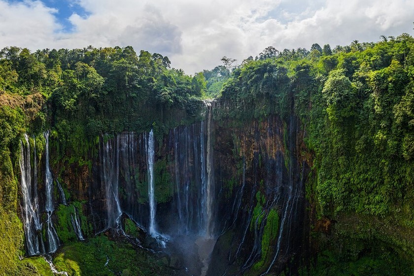 آبشارهای متحدالمرکز در اندونزی + فیلم