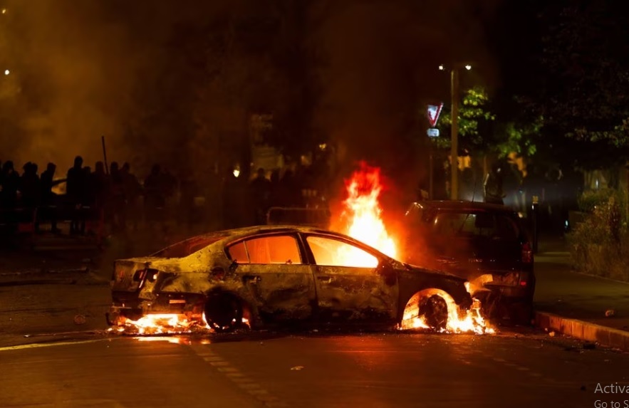 سوزاندن خودرو در اعتراضات فرانسه
