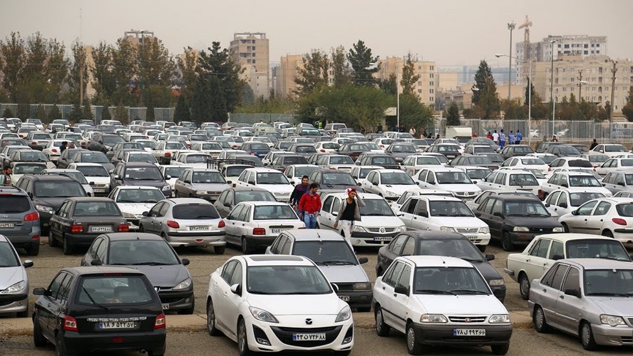 ظرفیت پارکینگ‌های نمایشگاه بین‌المللی تهران تکمیل شد/ شهروندان با خودروی شخصی مراجعه نکنند