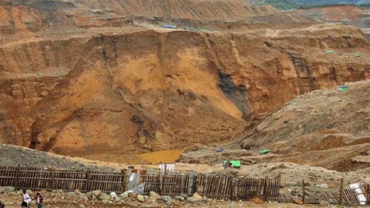 رانش زمین در معدنی در میانمار