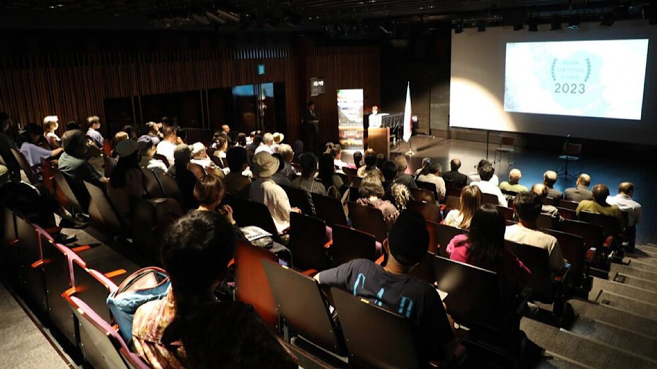 تندیس «قهرمان گمنام» به شهردار هیروشیما اهدا شد