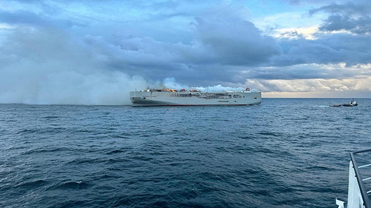 یک کشته در آتش سوزی کشتی باری در سواحل هلند