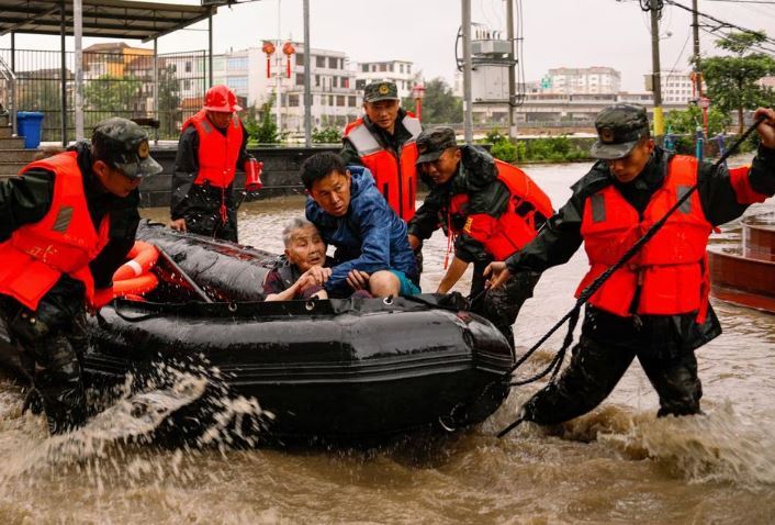تخلیه ساکنان شهرهای چین در پی طوفان