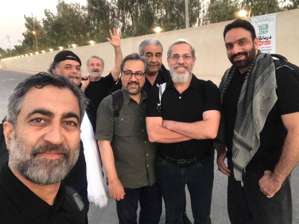 مهران رجبی و مجید شهریاری همراه با دیگر هنرمندان