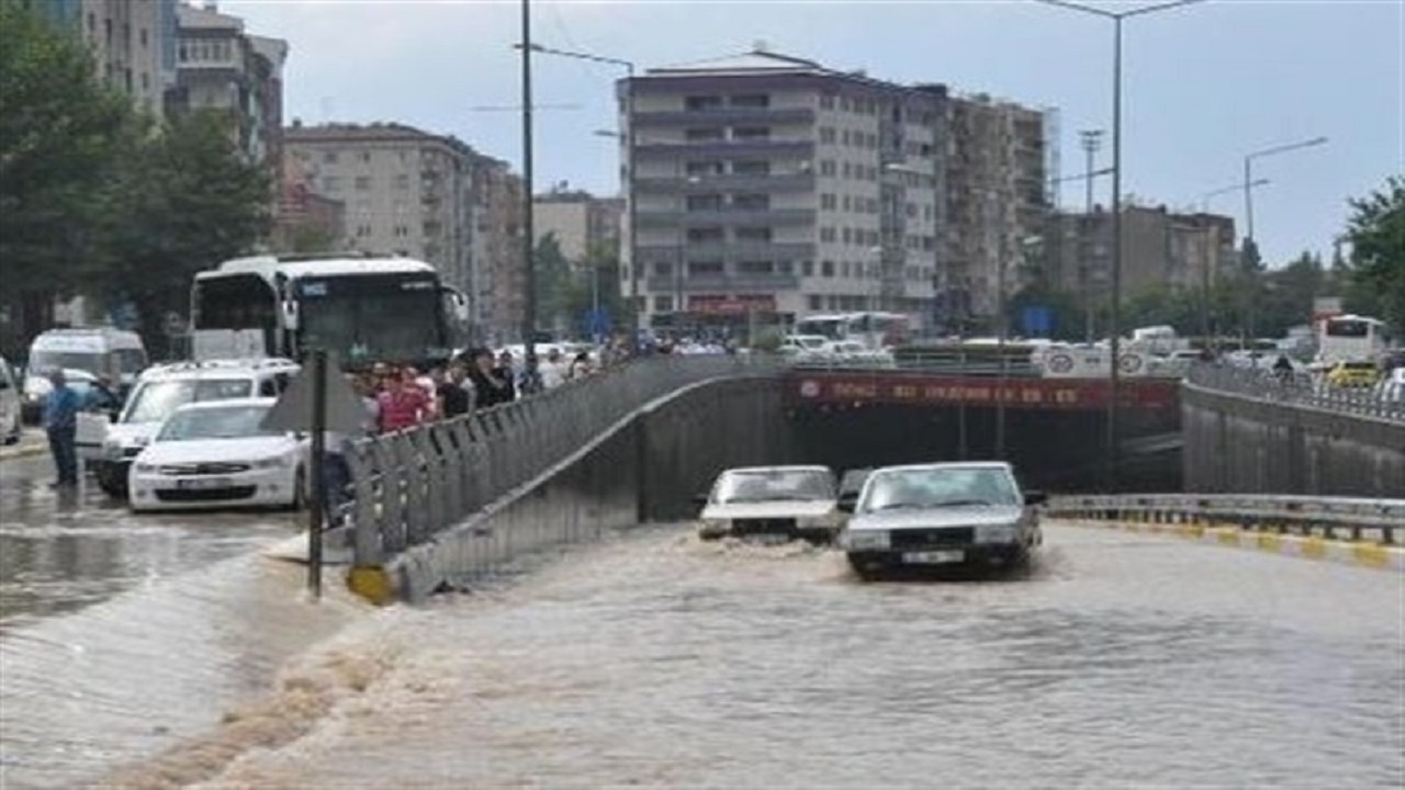 ۲ کشته در سیل و طوفان در غرب استانبول