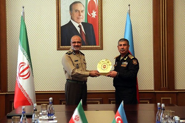 وزیر دفاع جمهوری آذربایجان با هیأت نظامی ایران دیدار کرد