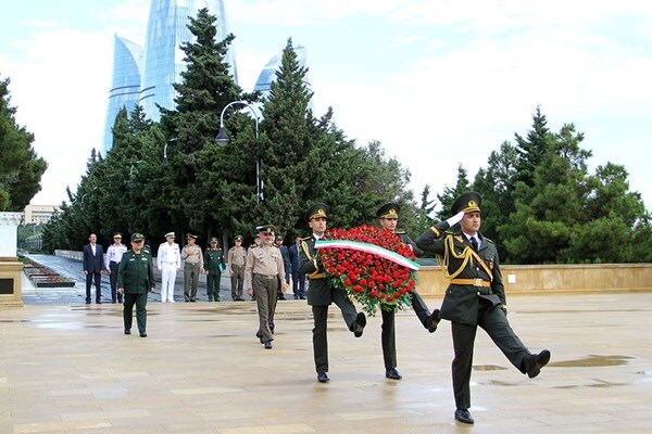 دیدار وزیر دفاع جمهوری آذربایجان با هیأت نظامی جمهوری اسلامی ایران