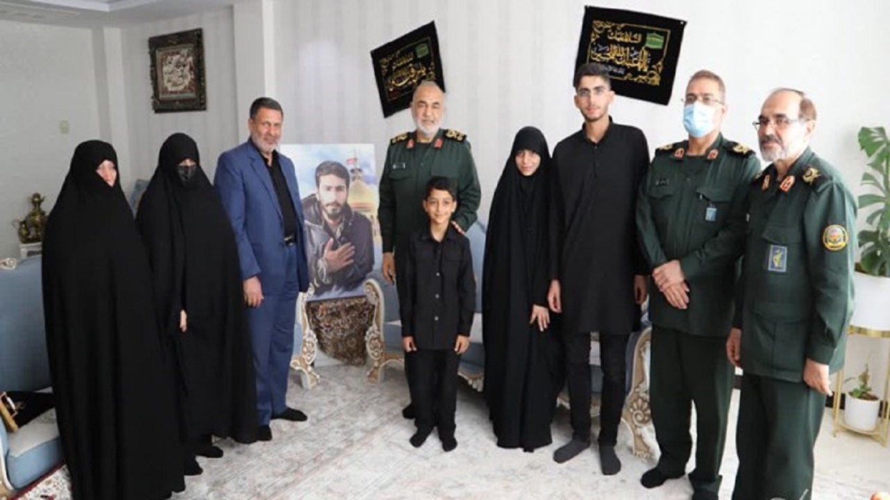 رشادت‌های شهید صدرزاده و مدافعان حرم موجب خشکیدن ریشه داعش شد