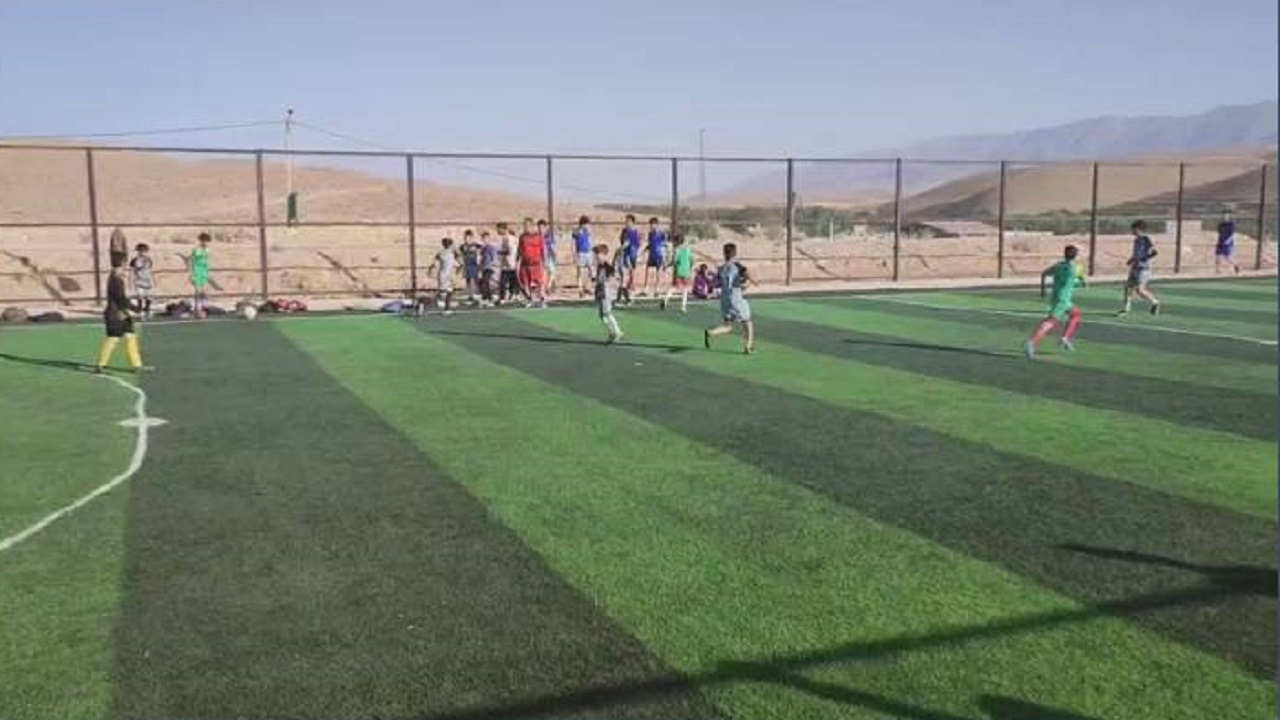 برگزاری مسابقات مینی فوتبال جام شهدای رسانه در روستای تکه + فیلم