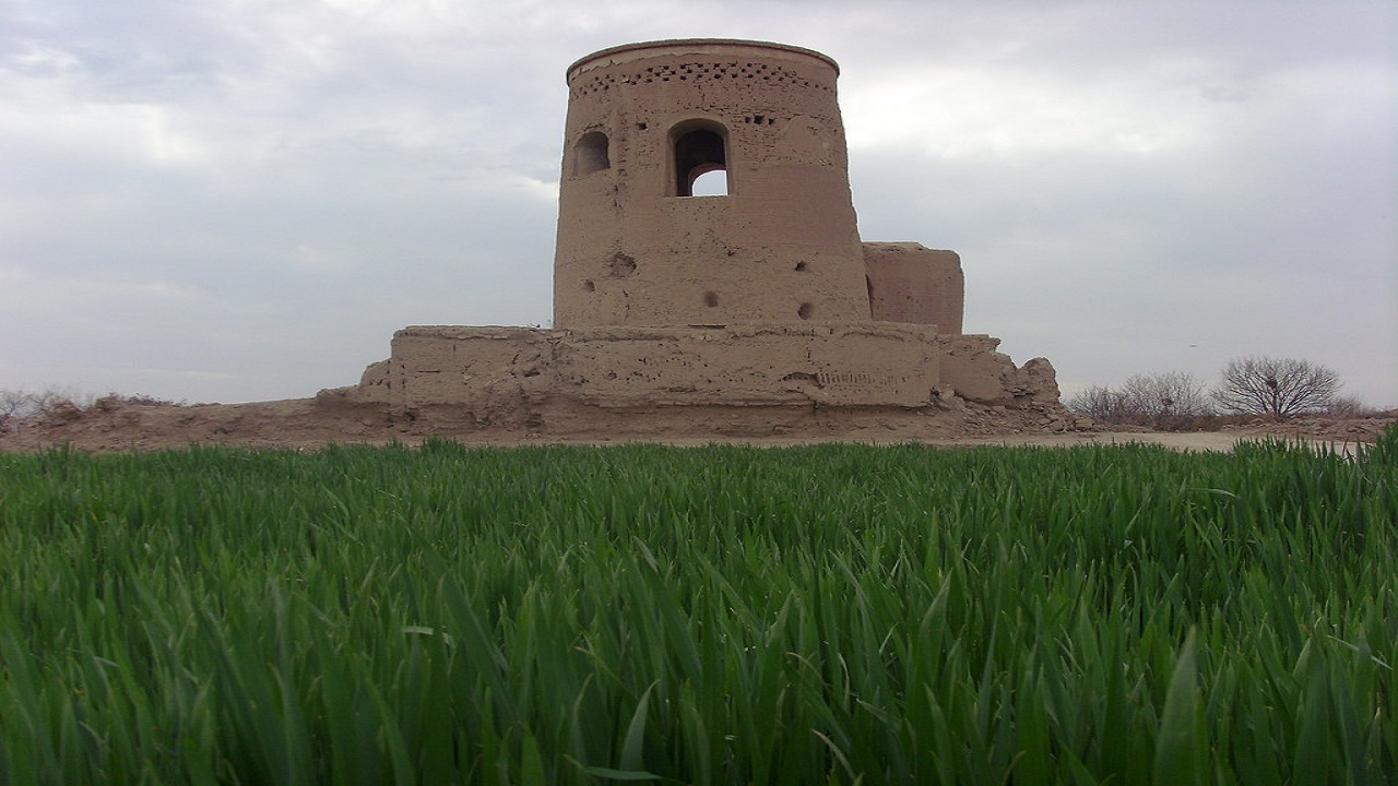 نگاهی به برج تاریخی در آستانه تخریب حامدآباد آران و بیدگل + فیلم