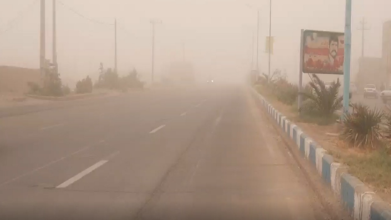 طوفان گرد و غبار در هامون از لنز دوربین شهروند خبرنگار
