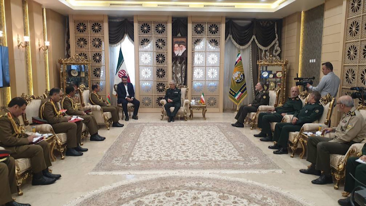 فرمانده نیروی زمینی ارتش عمان با رئیس ستاد کل نیرو‌های مسلح دیدار کرد