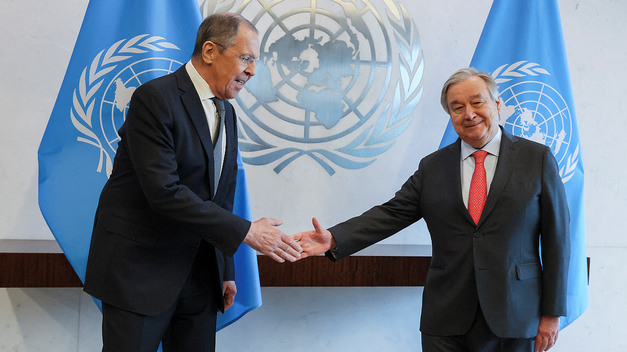 انتقاد لاوروف از استاندارد‌های دوگانه سازمان ملل در دیدار با گوترش