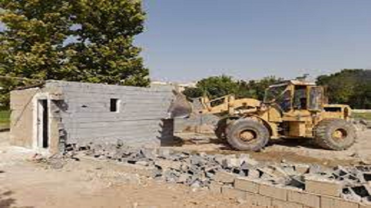 تخریب یک ساخت و ساز غیرمجاز در اسدآباد