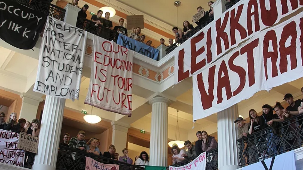 گسترش اعتراضات فنلاندی‌ها علیه دولت با شروع پاییز