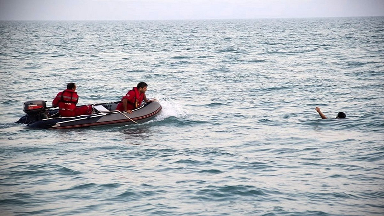 سرنشینان قایق مفقود شده در آب‌های «خارگ» نجات یافتند