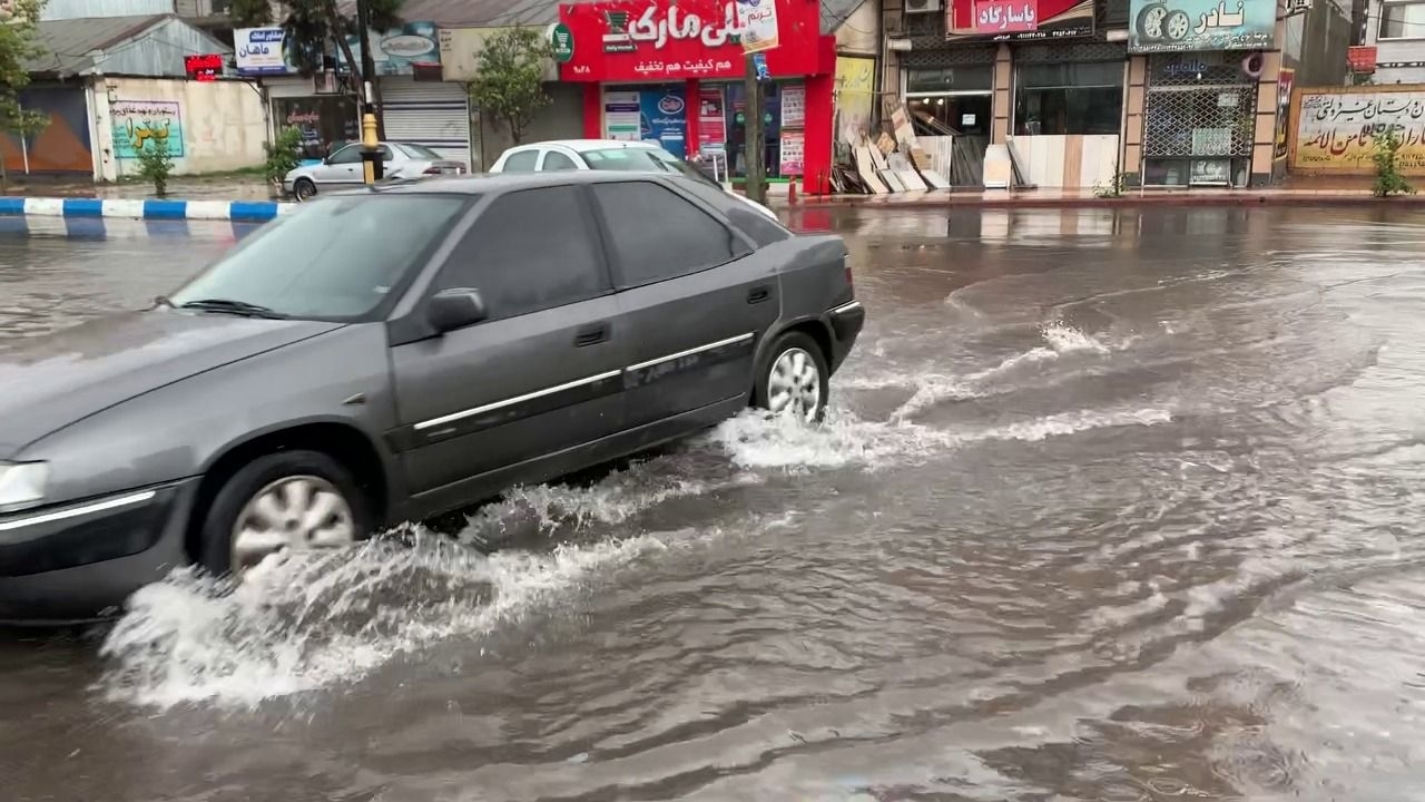 جاری شدن سیلاب و رانش زمین در برخی مناطق شهرستان لنگرود