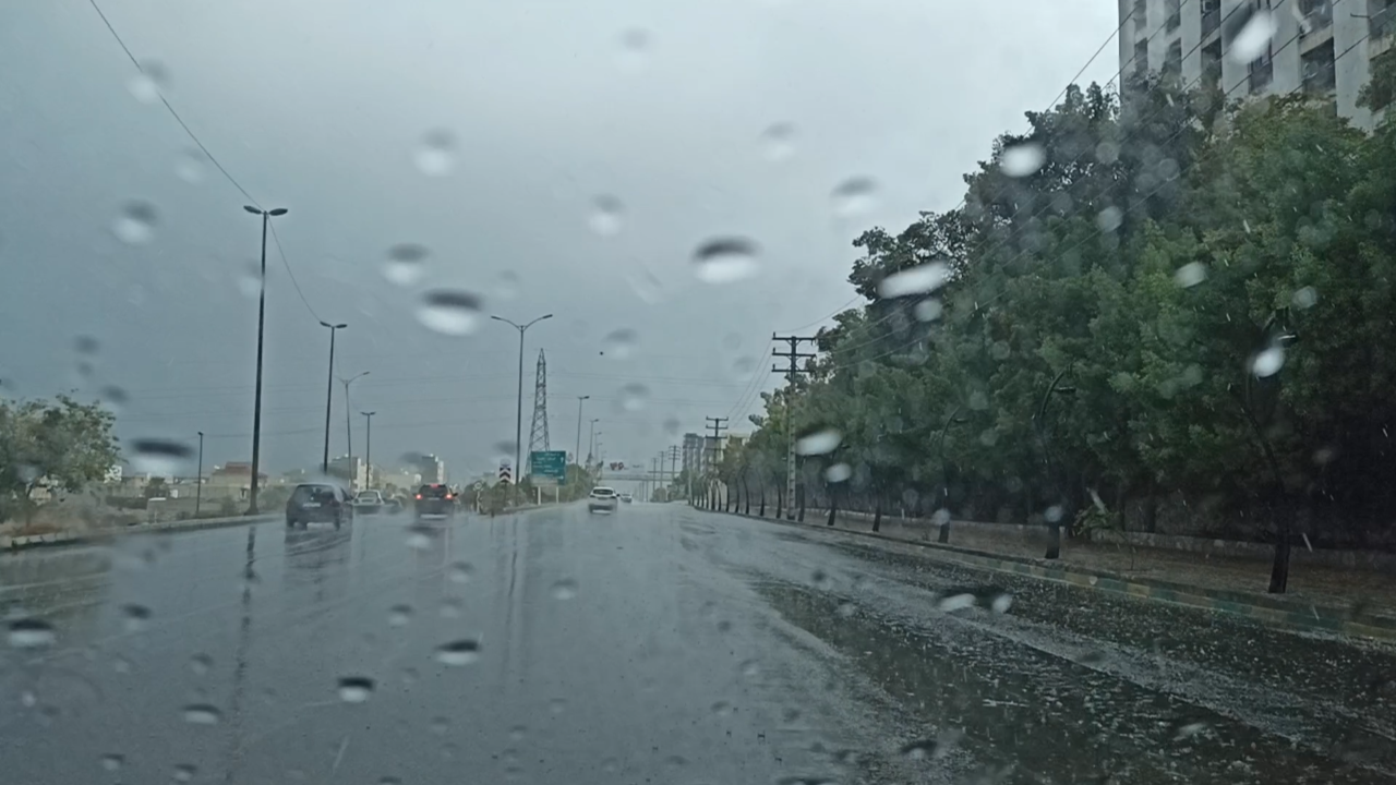  نخستین بارش باران پائیزی در بندرعباس