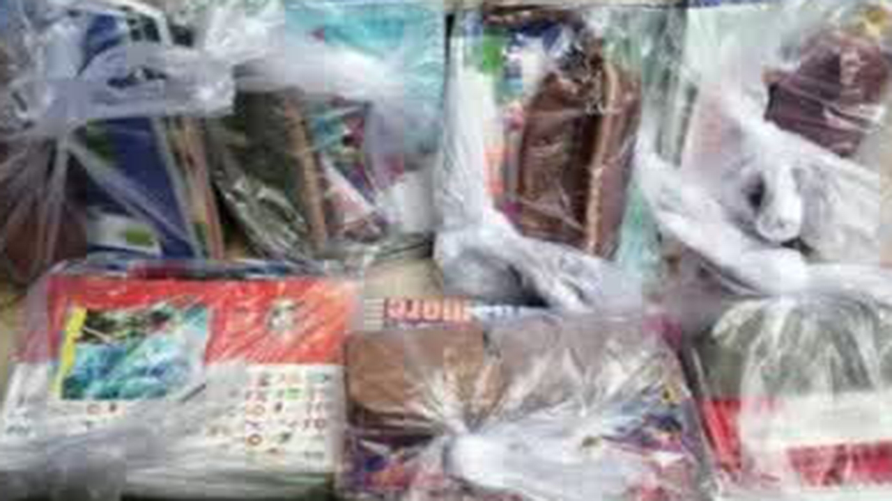 اهدای ۱۰۰ بسته تحصیلی به دانش آموزان نیازمند در کازرون